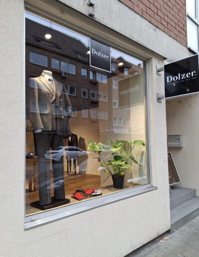 Eingangsbereich der Dolzer Filiale in Nürnberg
